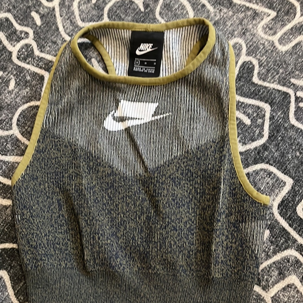 Nike top sports bra size M knit cropped green grey sleeveless
